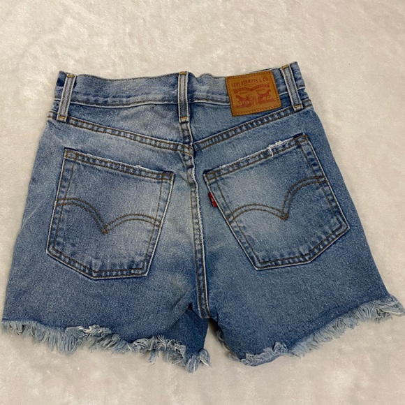 Levi's high rise shorts - Picture 2 of 3